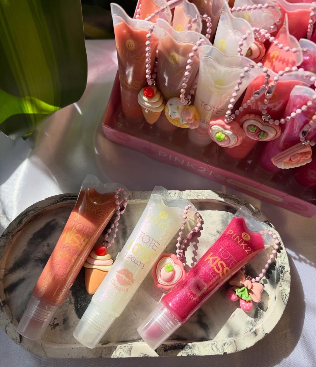 Lip Gloss Hidratante Pink 21 com Chaveiro Charme Brilho Labial