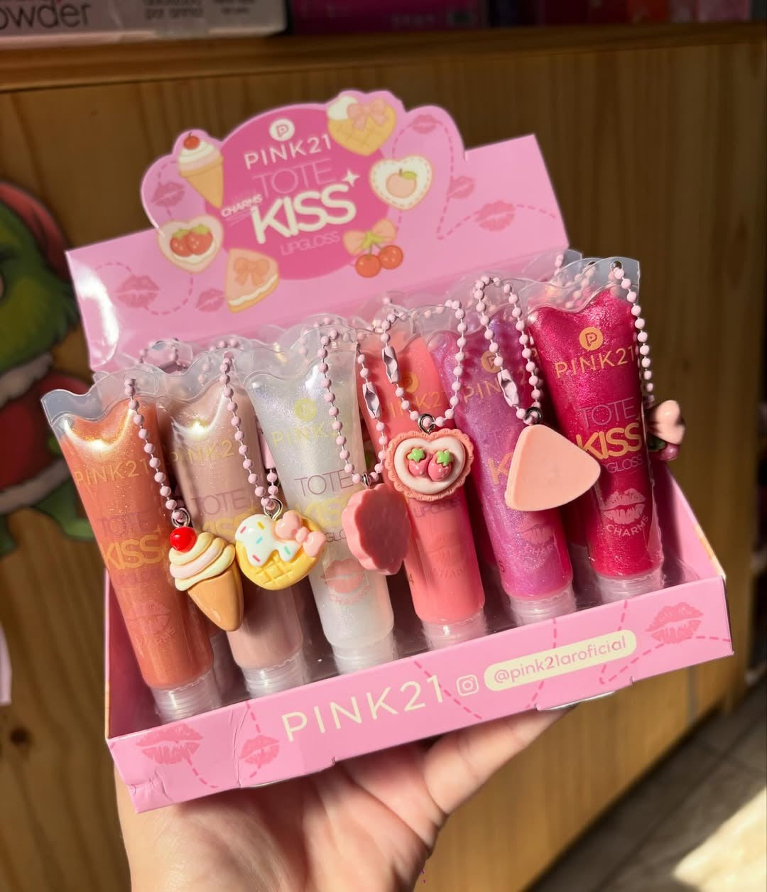 Lip Gloss Hidratante Pink 21 com Chaveiro Charme Brilho Labial